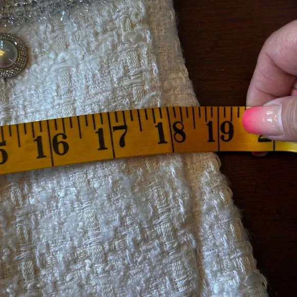 Zara size medium ecru white tweed w‎ pearl button and silver trim blazer - Picture 14 of 16
